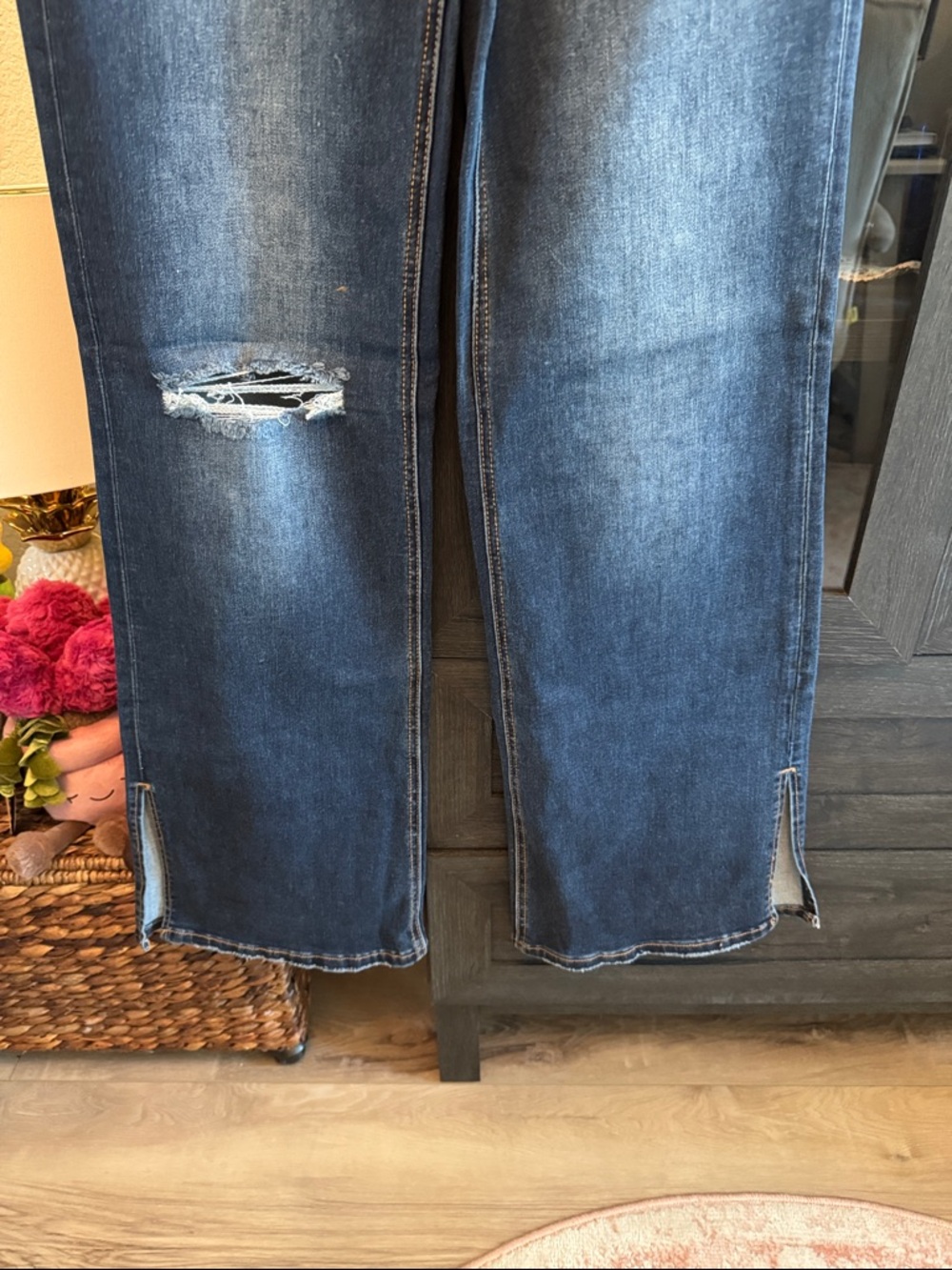 High-Rise Distressed Wide-Leg Jeans in Dark Blue Risen - Picture 4 of 4